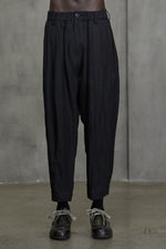 PLEATED TAPERED CUT TROUSERS