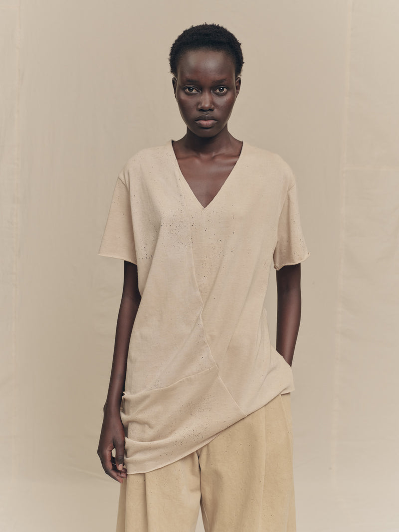 TANGRAM ベージュ Vネック TURF WIND SHIRTS DECONSTRUCTED V-NECK T-SHIRT – ZIGGY CHEN