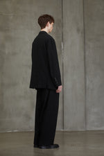 RAW-EDGE SHOULDERS THREE BUTTON JACKET