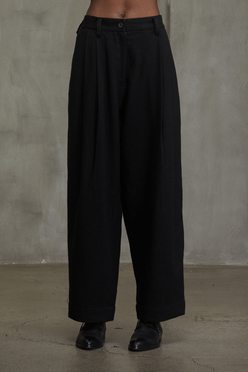 PLEATED TROUSERS