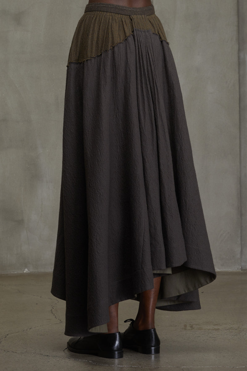 BACK PLEATS ASYMMETRIC SKIRT