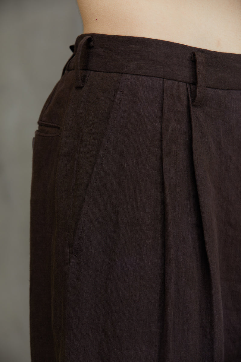 FRONT PLEATS TAPERED TROUSERS