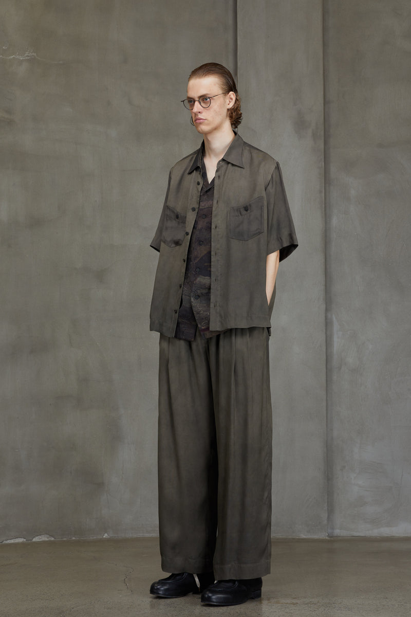 SPREAD COLLAR SHORT SLEEVE SHIRT