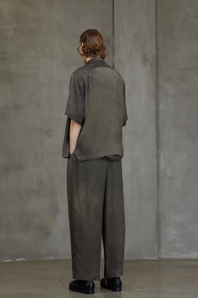 SPREAD COLLAR SHORT SLEEVE SHIRT