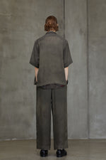 SPREAD COLLAR SHORT SLEEVE SHIRT