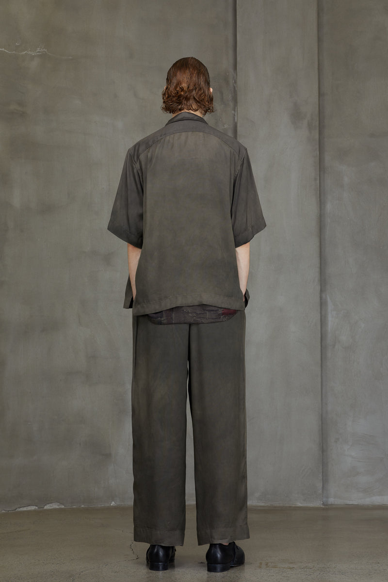 SPREAD COLLAR SHORT SLEEVE SHIRT