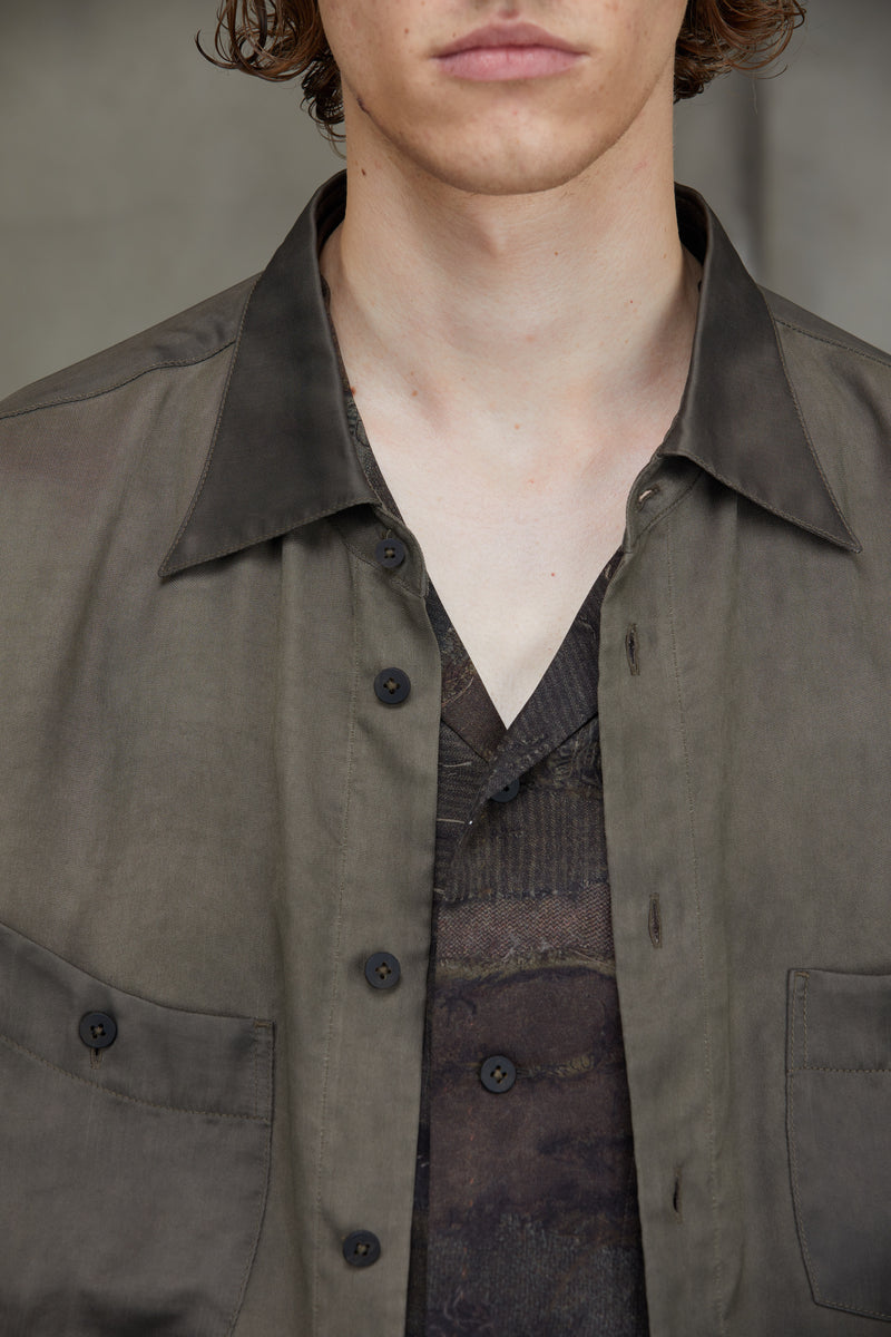 SPREAD COLLAR SHORT SLEEVE SHIRT
