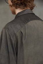 SPREAD COLLAR SHORT SLEEVE SHIRT