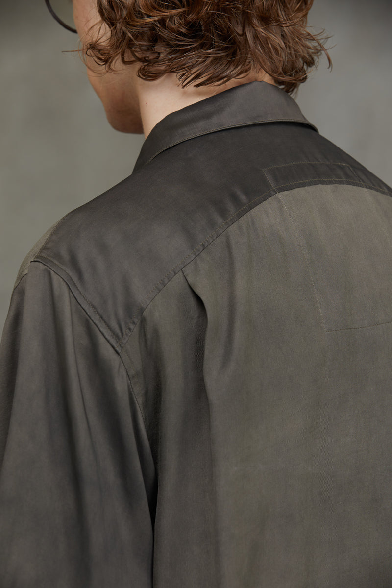 SPREAD COLLAR SHORT SLEEVE SHIRT